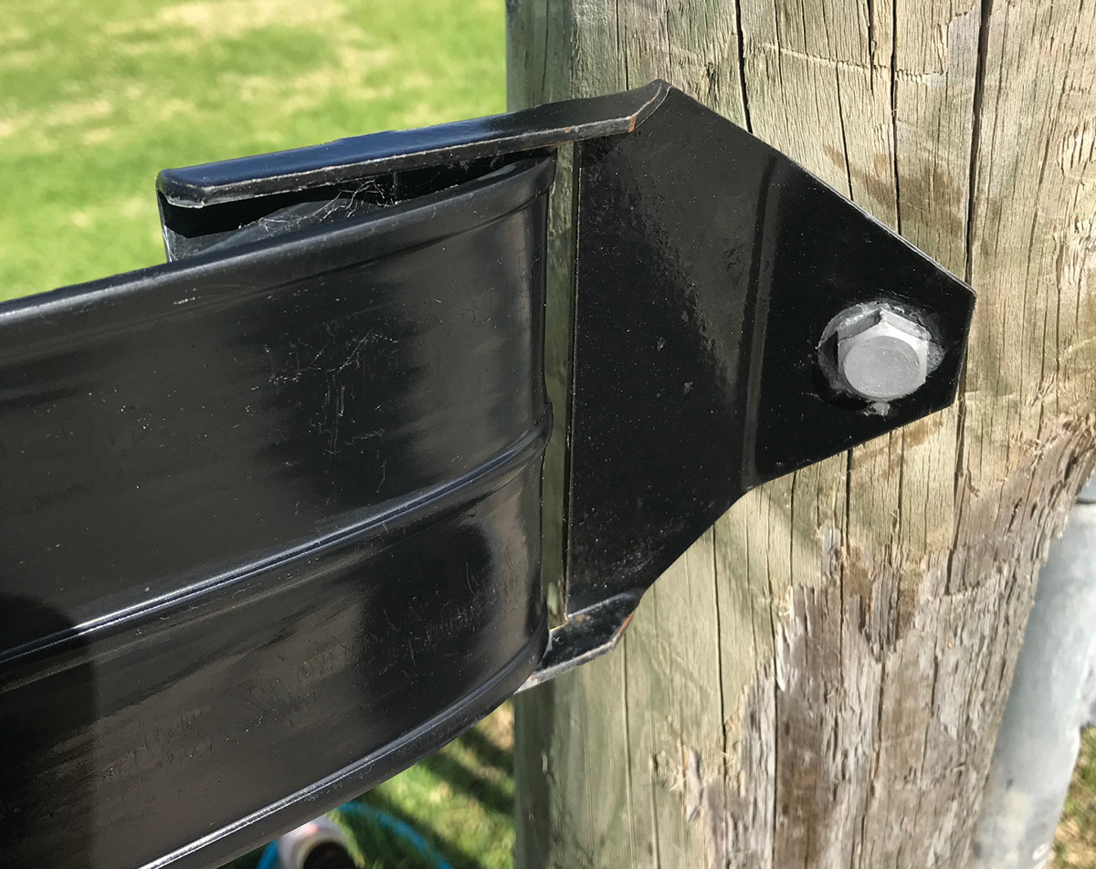 Stallion Rail Non Insulated 45 Degree End Bracket - Image 2